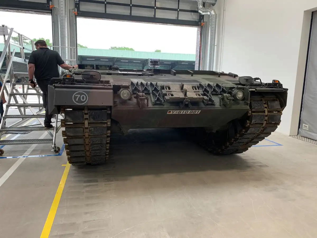 Introducing the Leopard 2A6 Y-810 881 Tank