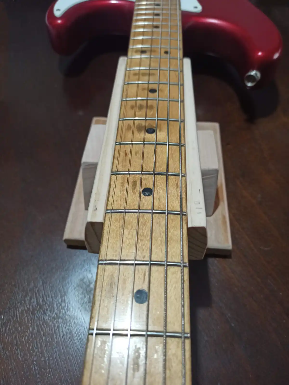 Introducing the Custom Rocking Neck Rest for Guitar Enthusiasts