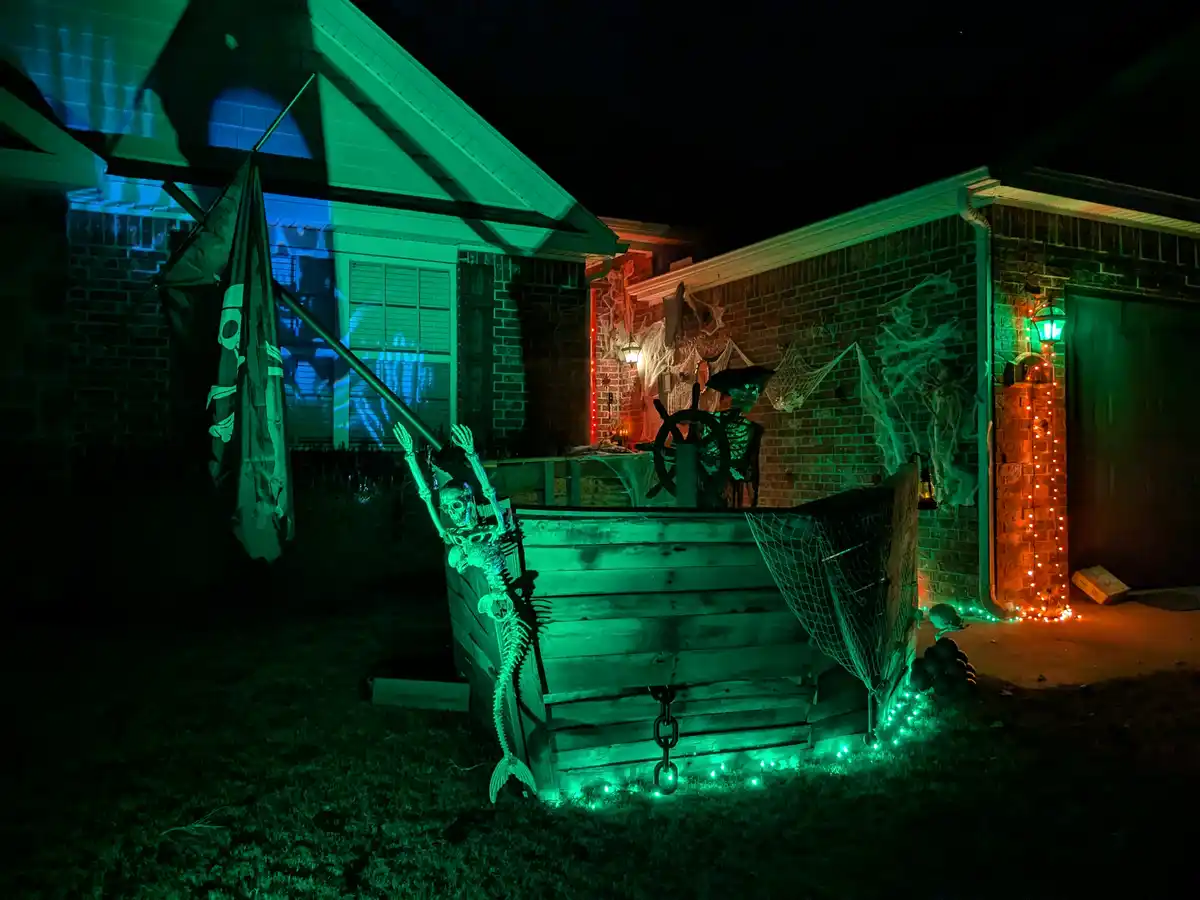 Halloween 2024: DIY Pirate Ship Made from Pallets