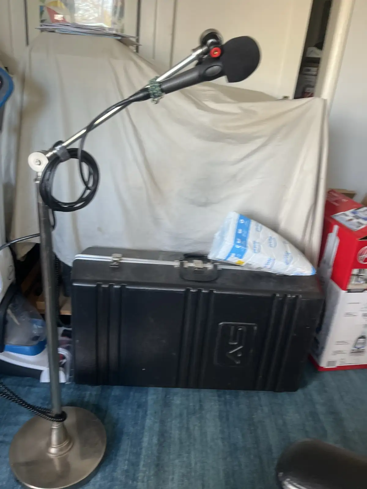 The ultimate lamb-themed microphone stand
